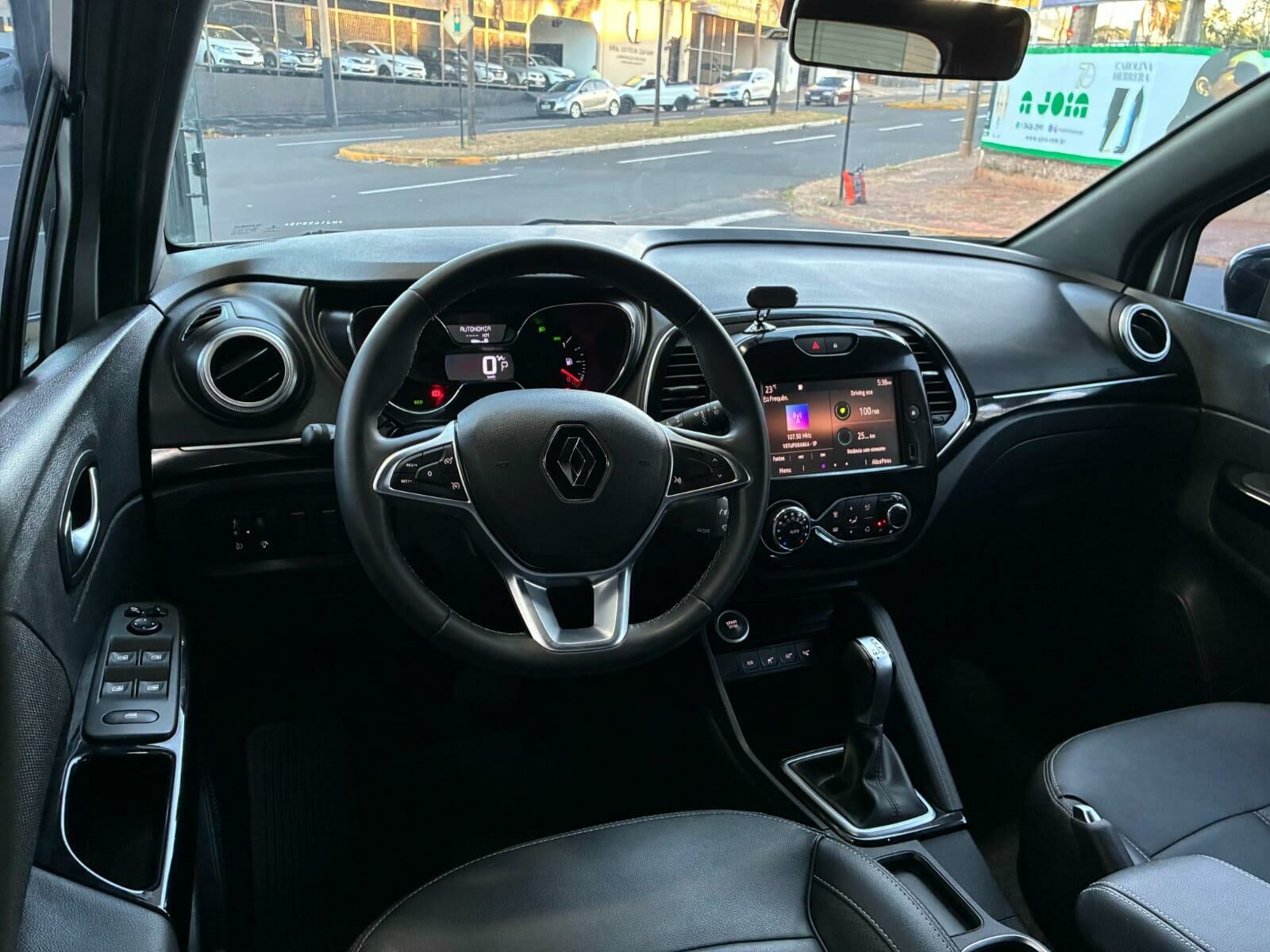 Imagem do veículo  RENAULT CAPTUR INTENSE